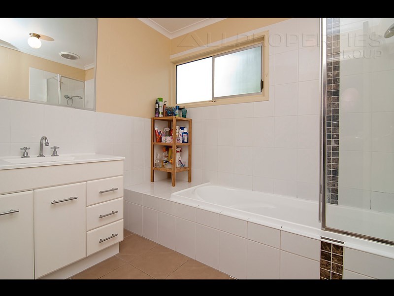 28 Hakea Street, Crestmead QLD 4132