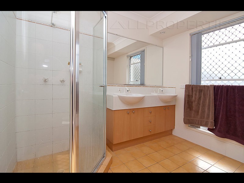 4 Caswell Crescent, Redland Bay QLD 4165