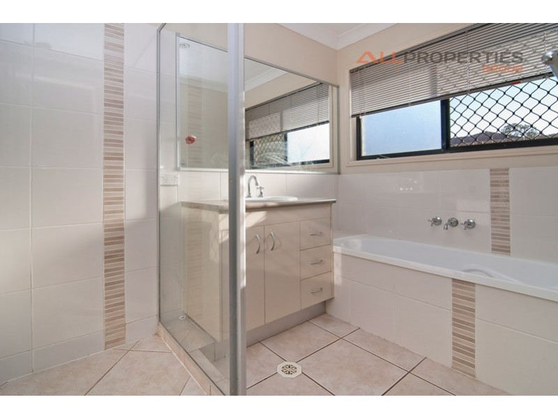 44 Pinelands Street, Loganlea QLD 4131