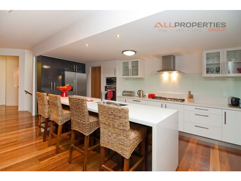 33 Yarabah Crescent, Shailer Park QLD 4128