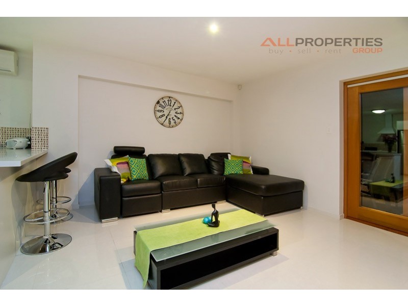 33 Yarabah Crescent, Shailer Park QLD 4128