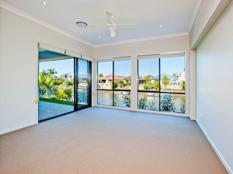 16 Ferrymans Court, Helensvale QLD 4212