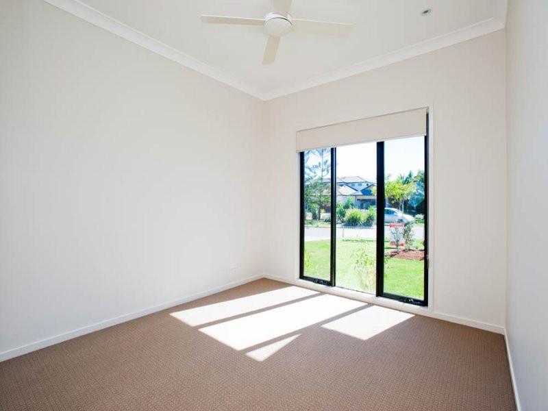 16 Ferrymans Court, Helensvale QLD 4212