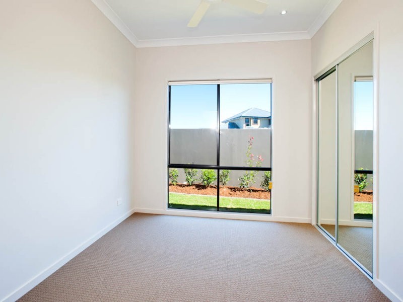 16 Ferrymans Court, Helensvale QLD 4212