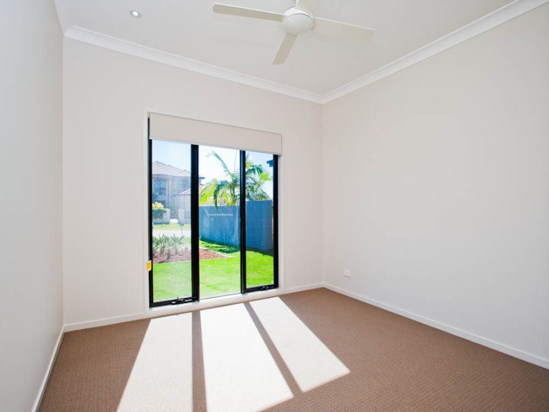 16 Ferrymans Court, Helensvale QLD 4212