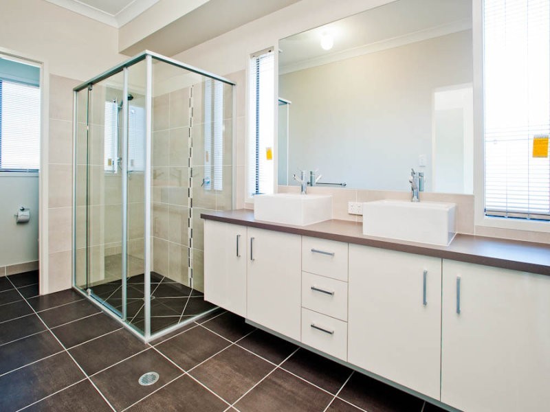 16 Ferrymans Court, Helensvale QLD 4212