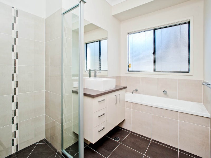 16 Ferrymans Court, Helensvale QLD 4212