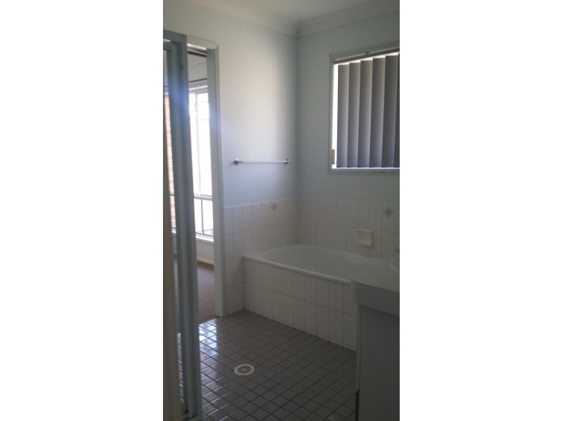 45 Tregana Crescent, Edens Landing QLD 4207