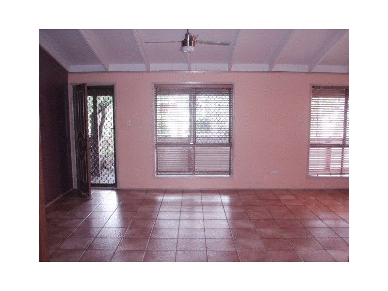 2 Savage Street, Tanah Merah QLD 4128