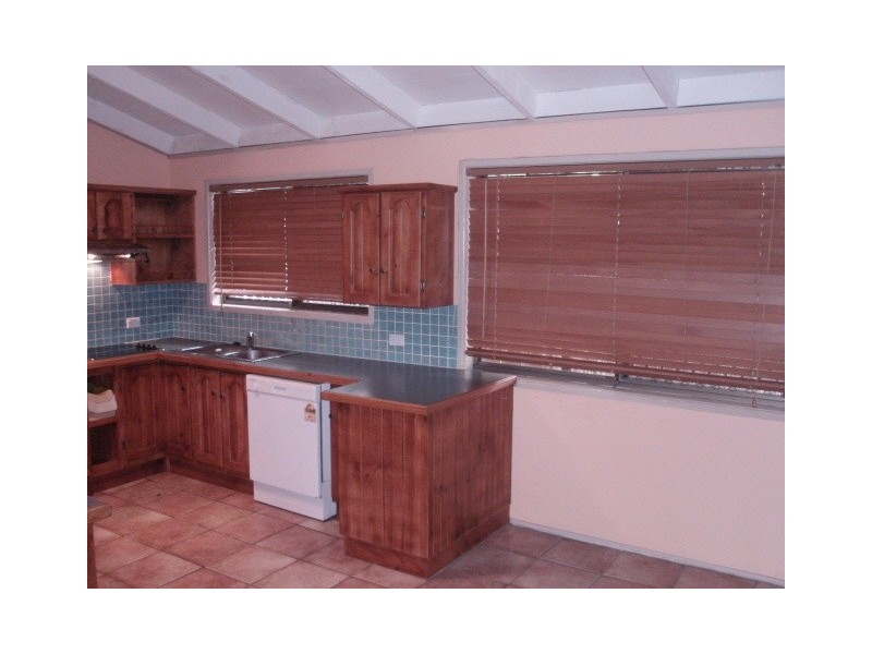 2 Savage Street, Tanah Merah QLD 4128