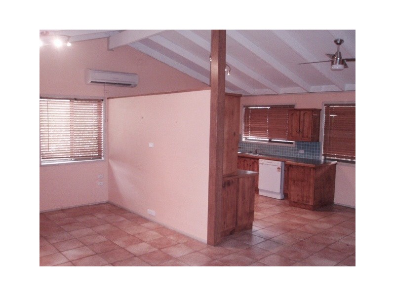 2 Savage Street, Tanah Merah QLD 4128