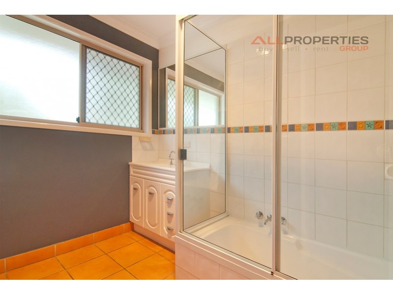 56 Cowra Street, Tanah Merah QLD 4128