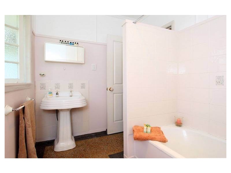 1860 Creek Road, Cannon Hill QLD 4170