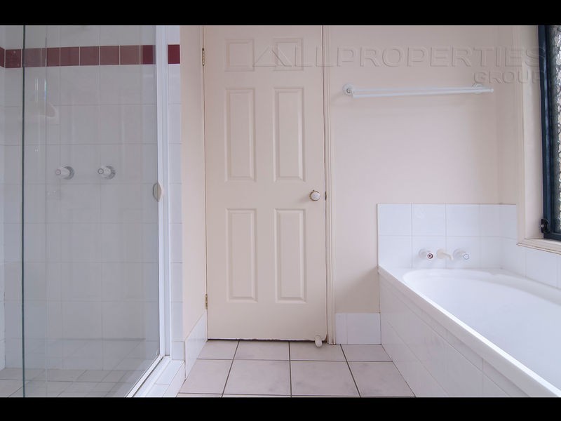 10 Bishop Court, Loganlea QLD 4131