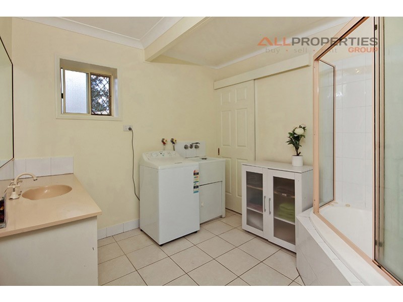 62 Loane Drive, Edens Landing QLD 4207