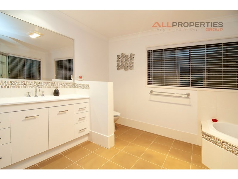 20 William Nixon Way, Edens Landing QLD 4207