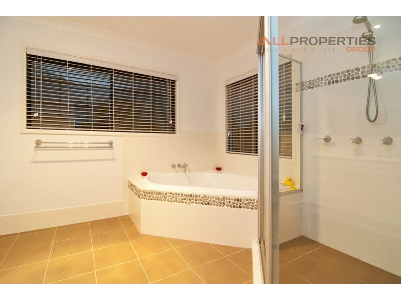 20 William Nixon Way, Edens Landing QLD 4207