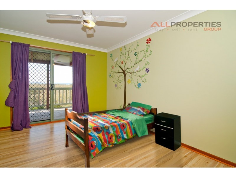 32 Pear Street, Redland Bay QLD 4165