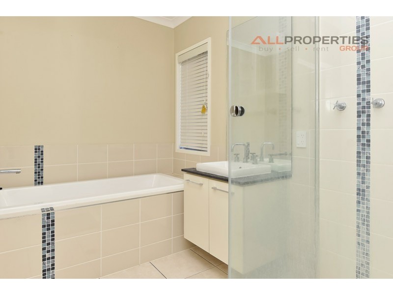 55 Ridgevale Boulevard, Holmview QLD 4207