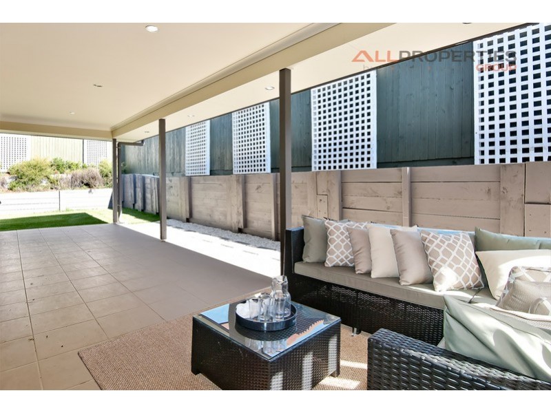 55 Ridgevale Boulevard, Holmview QLD 4207