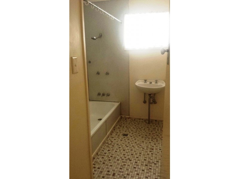 12 Claudia Street, Kingston QLD 4114