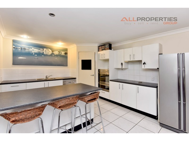 6 Vernon Place, Edens Landing QLD 4207