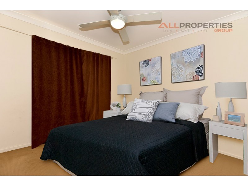 6 Vernon Place, Edens Landing QLD 4207