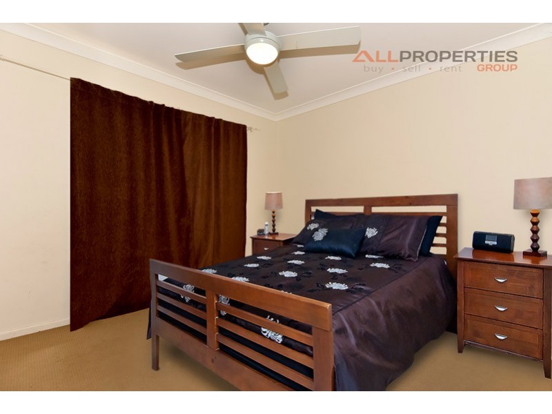 6 Vernon Place, Edens Landing QLD 4207