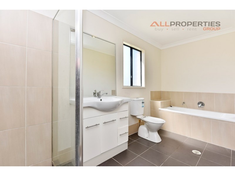 6 Vernon Place, Edens Landing QLD 4207