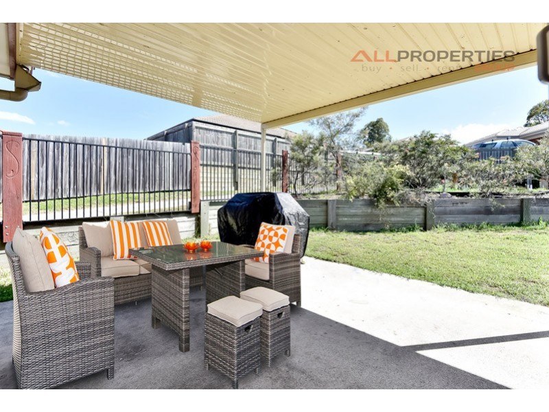 6 Vernon Place, Edens Landing QLD 4207