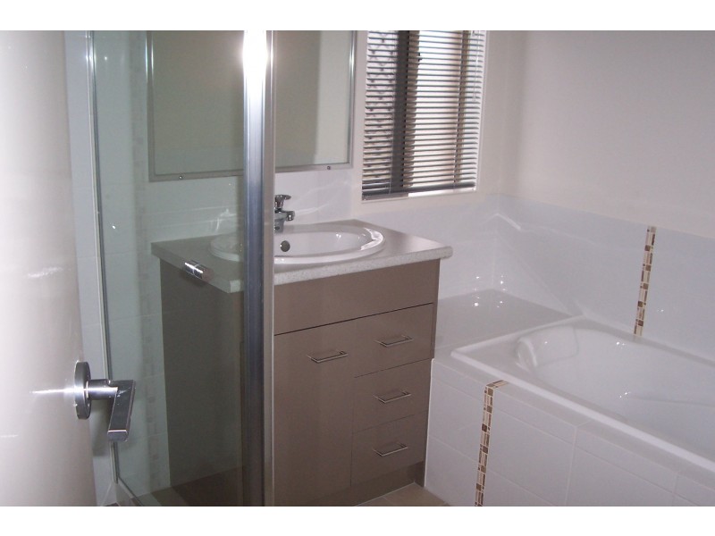 2/15 Tranquility Circuit, Brassall QLD 4305