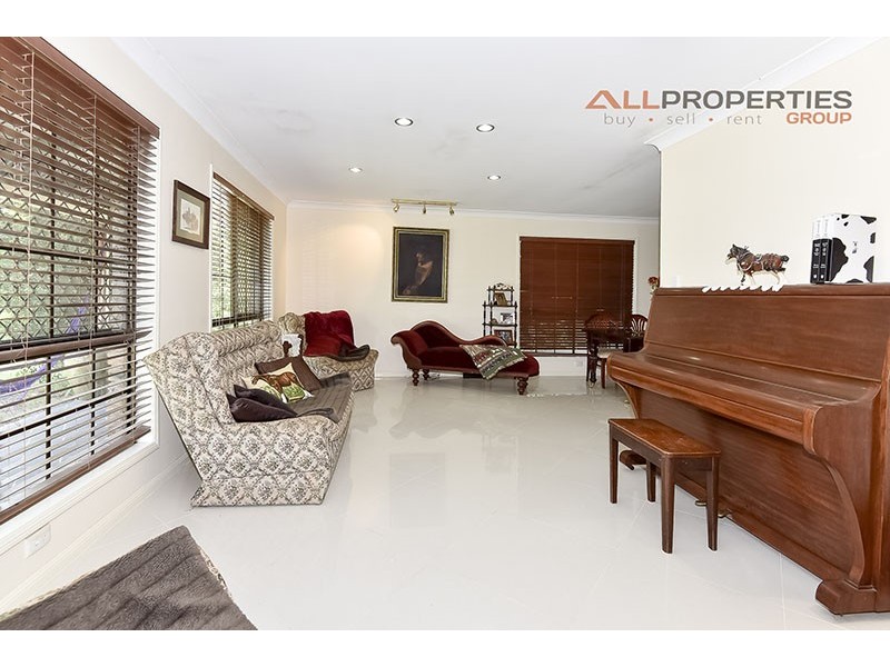 13 Castile Crescent, Holmview QLD 4207