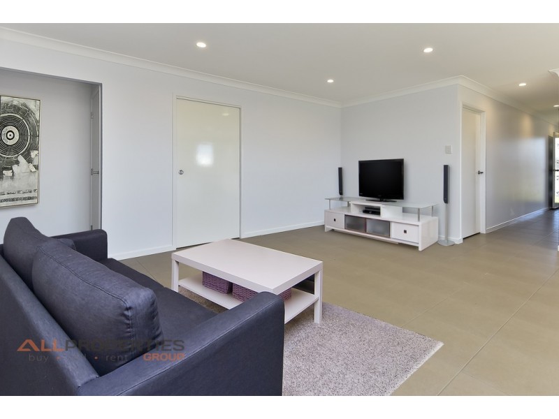 8 Travertine Avenue, Logan Reserve QLD 4133