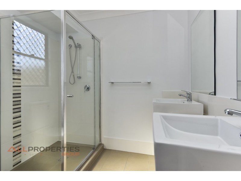 8 Travertine Avenue, Logan Reserve QLD 4133