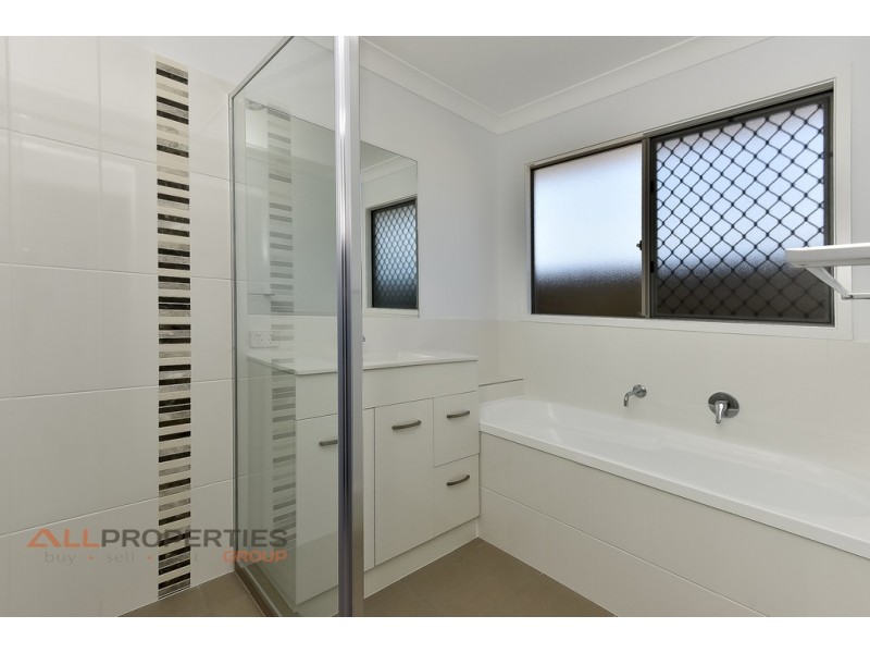 8 Travertine Avenue, Logan Reserve QLD 4133