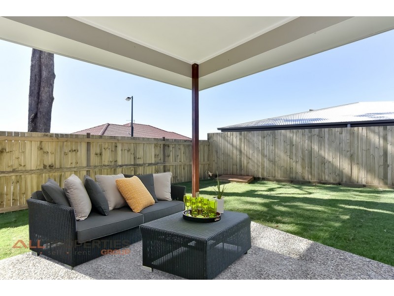 8 Travertine Avenue, Logan Reserve QLD 4133