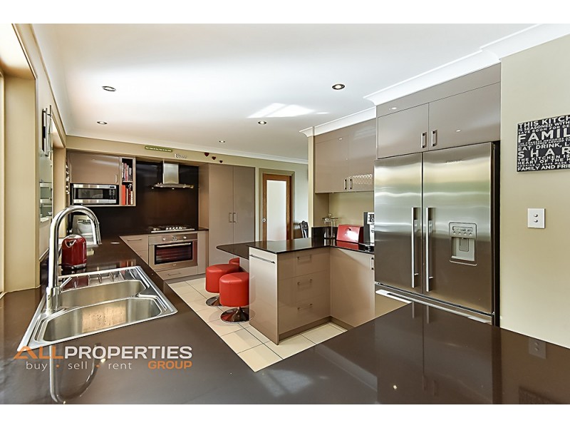 25 Madau Street, Mansfield QLD 4122