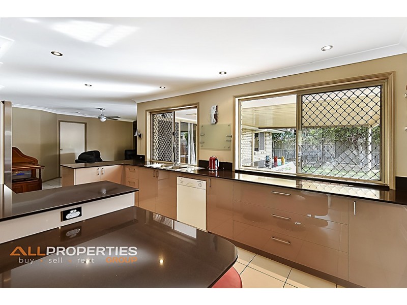 25 Madau Street, Mansfield QLD 4122