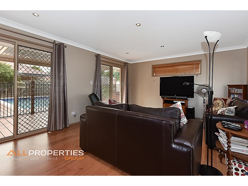 25 Madau Street, Mansfield QLD 4122