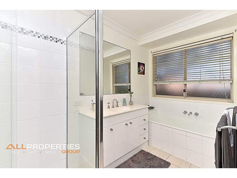 23 Van Dyck Rise, Mackenzie QLD 4156