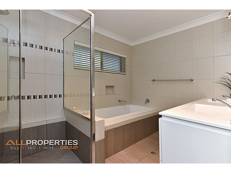15 Sunningdale Avenue, Rochedale South QLD 4123