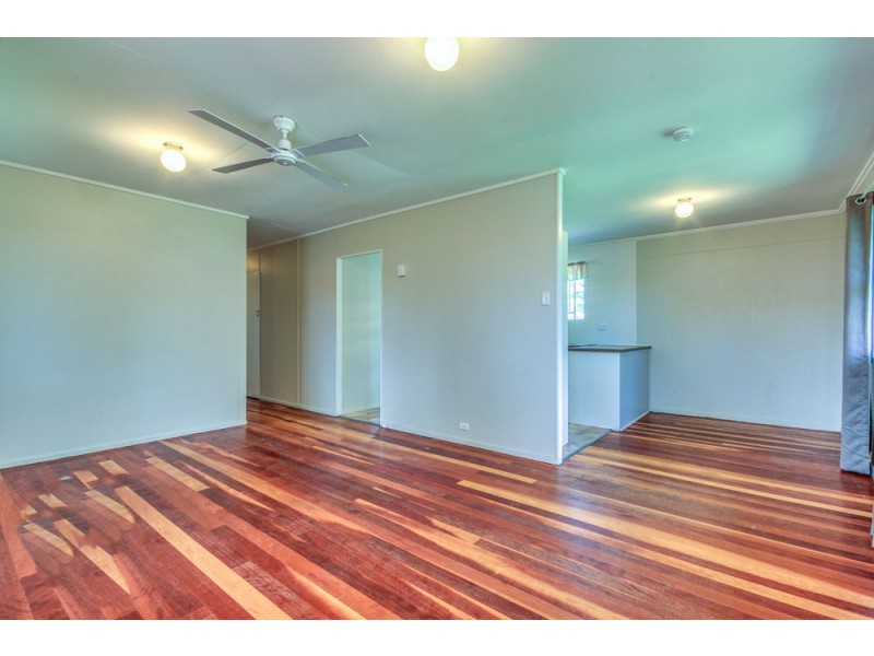 13 Fleur Street, Woodridge QLD 4114