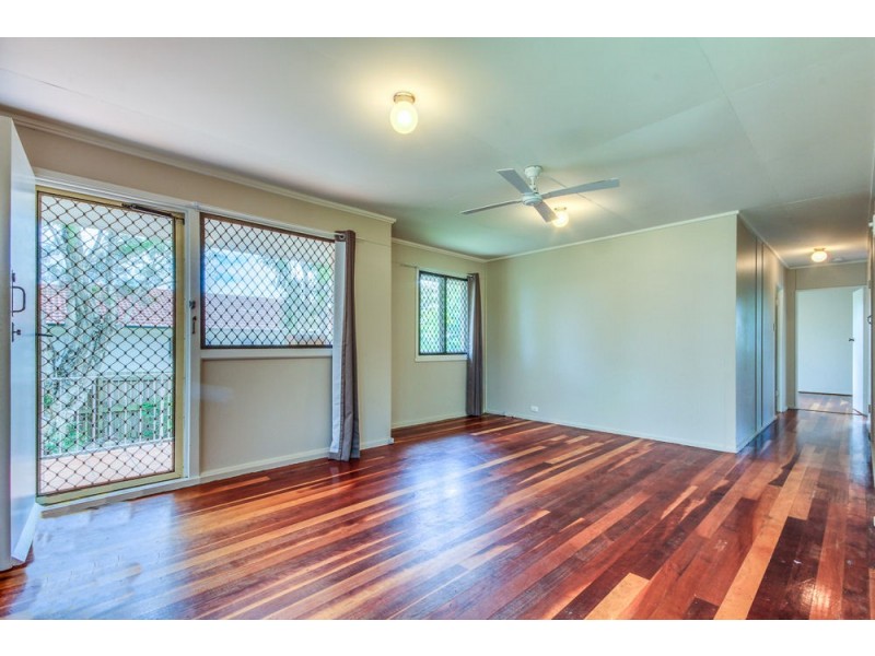 13 Fleur Street, Woodridge QLD 4114