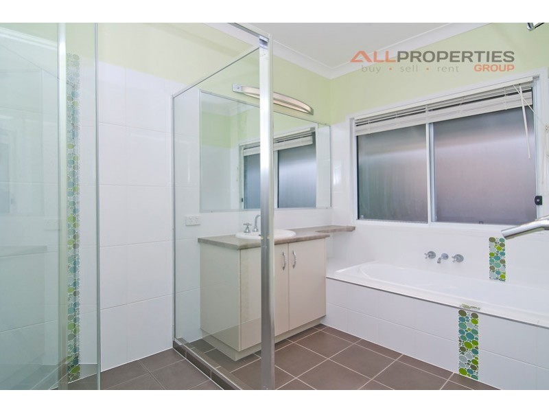 38 Overland Drive, Edens Landing QLD 4207