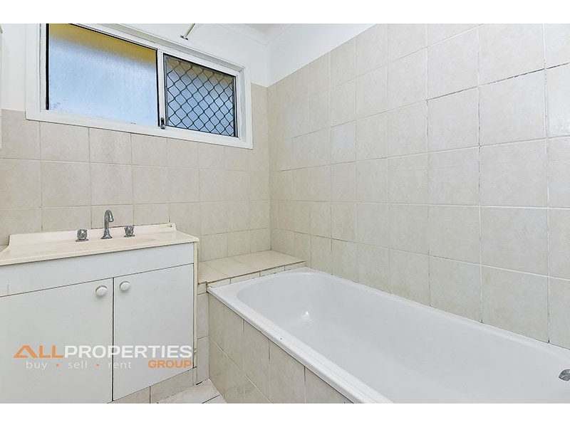 27 Cowper Avenue, Eagleby QLD 4207