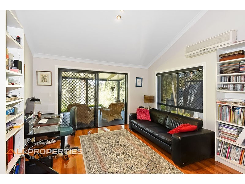 8 – 10 Heeler Court, Shailer Park QLD 4128