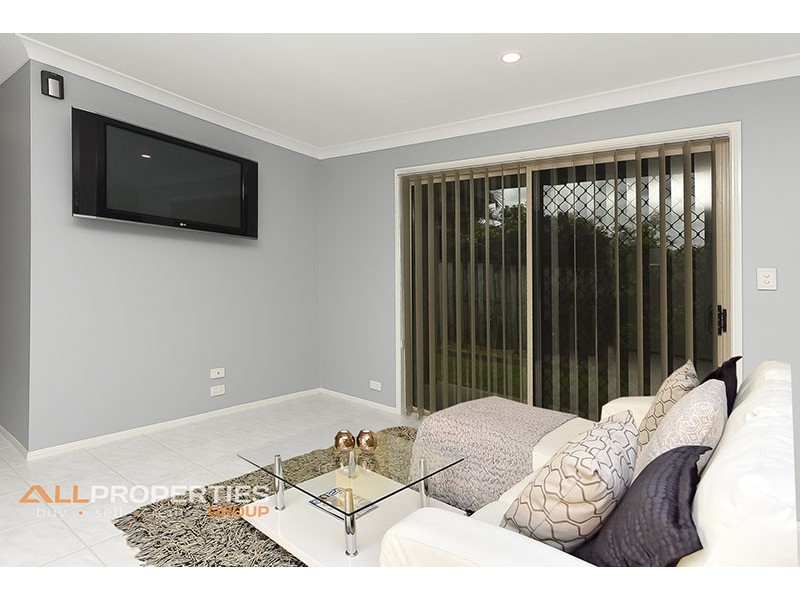 4 Ogle Place, Windaroo QLD 4207