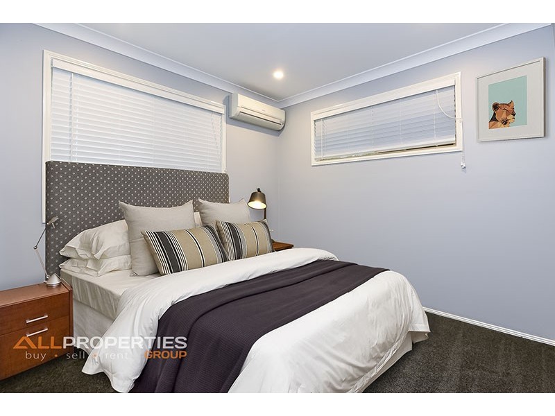 4 Ogle Place, Windaroo QLD 4207