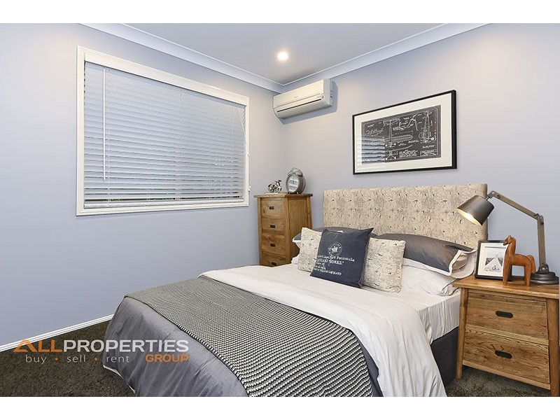 4 Ogle Place, Windaroo QLD 4207