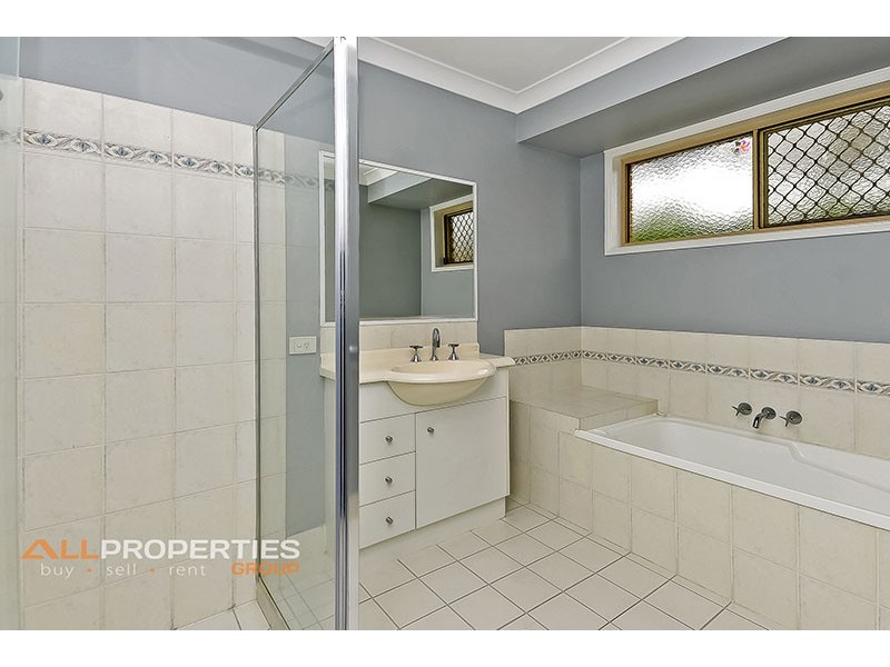 4 Ogle Place, Windaroo QLD 4207